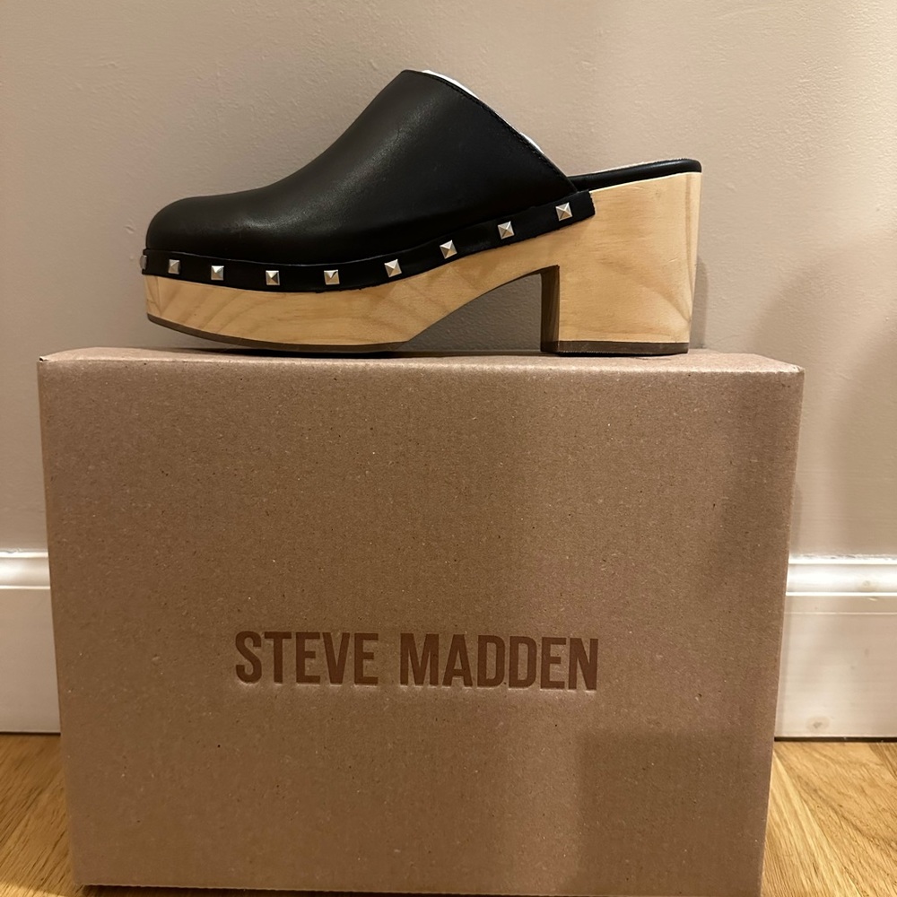 Steve Madden Black studded clogs